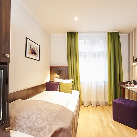 Hauser Boutique Hotel 3*