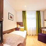 Hauser Boutique Hotel 3*